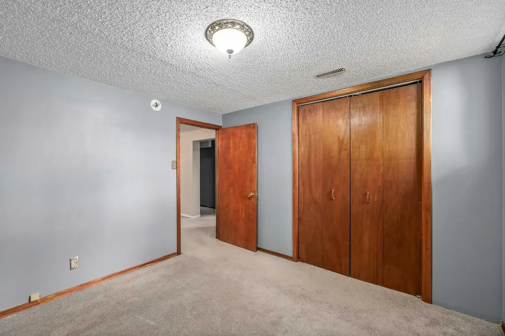 3003 25 Street SW Calgary AB T3E 1Y2