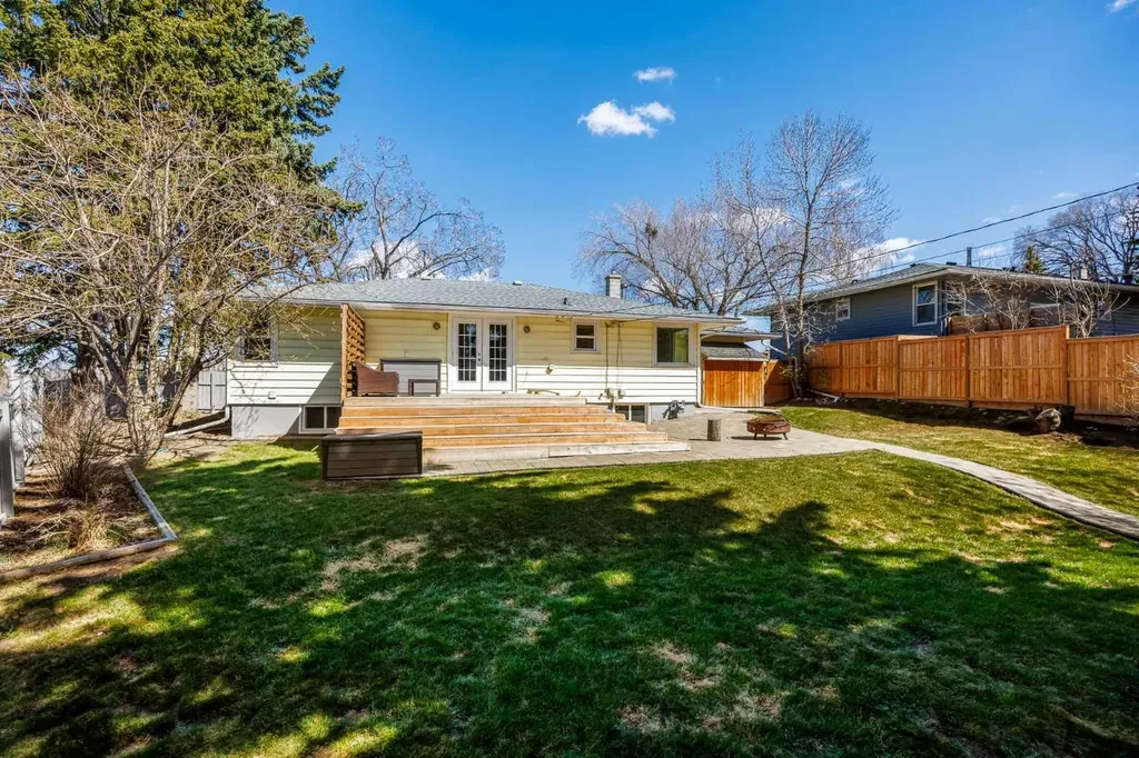 3003 25 Street SW Calgary AB T3E 1Y2