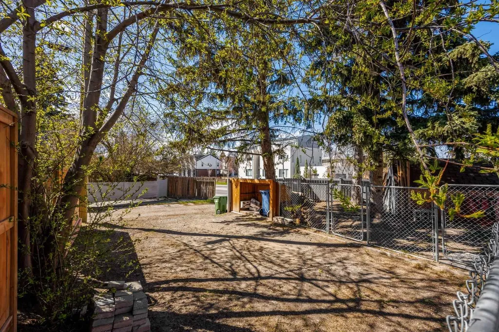 3003 25 Street SW Calgary AB T3E 1Y2
