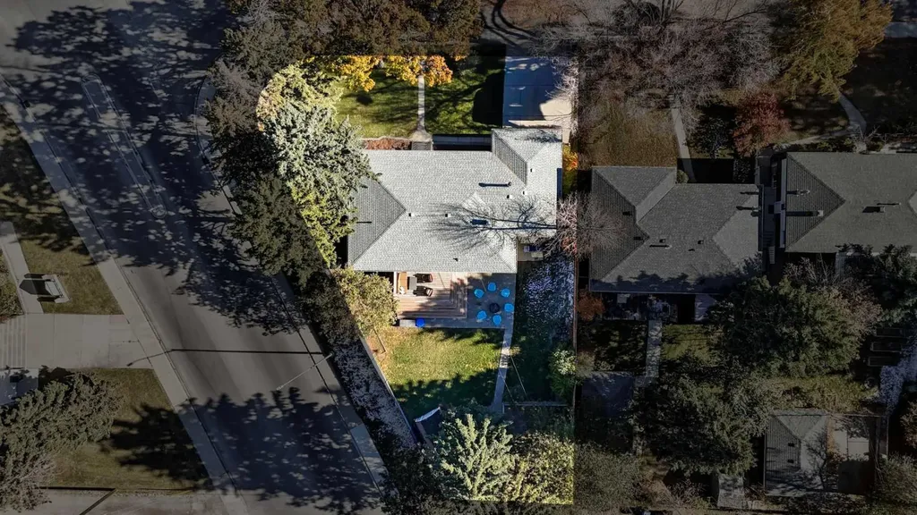 3003 25 Street SW Calgary AB T3E 1Y2