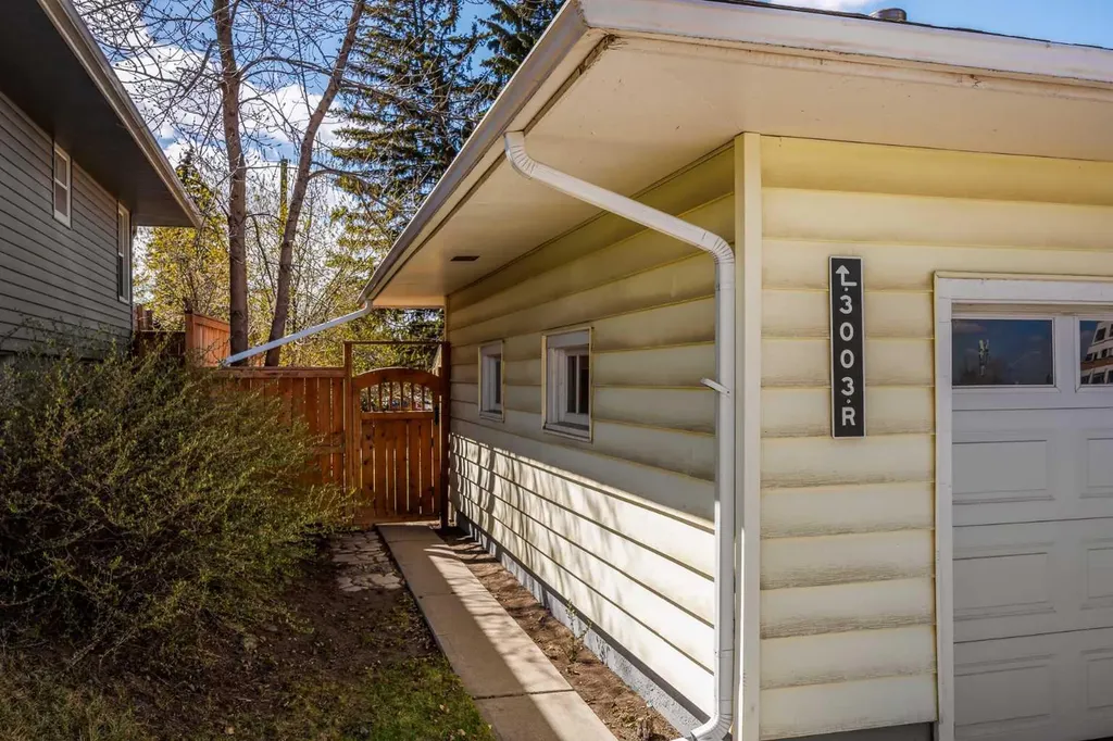 3003 25 Street SW Calgary AB T3E 1Y2