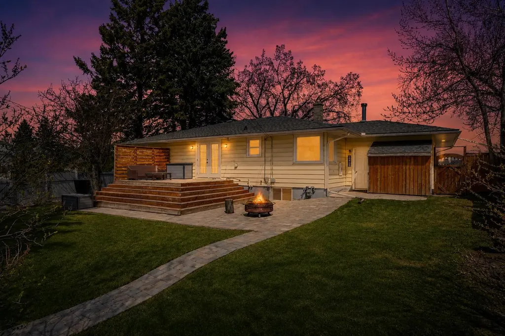 3003 25 Street SW Calgary AB T3E 1Y2