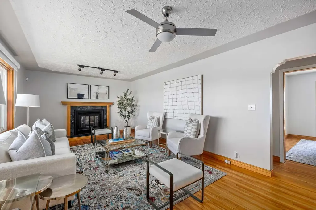 3003 25 Street SW Calgary AB T3E 1Y2