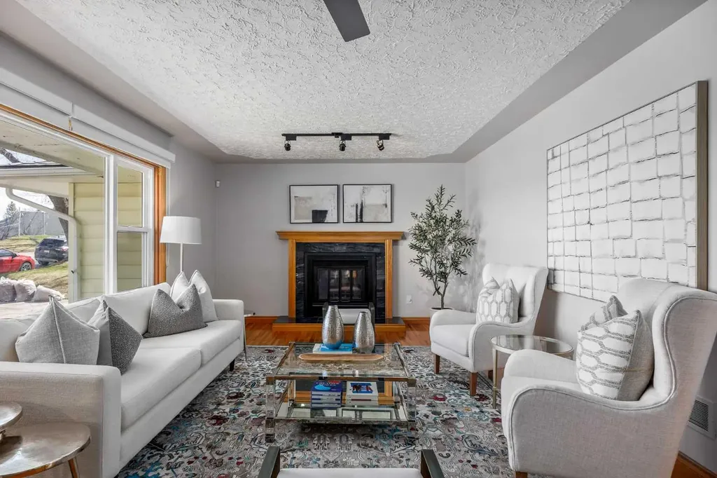 3003 25 Street SW Calgary AB T3E 1Y2