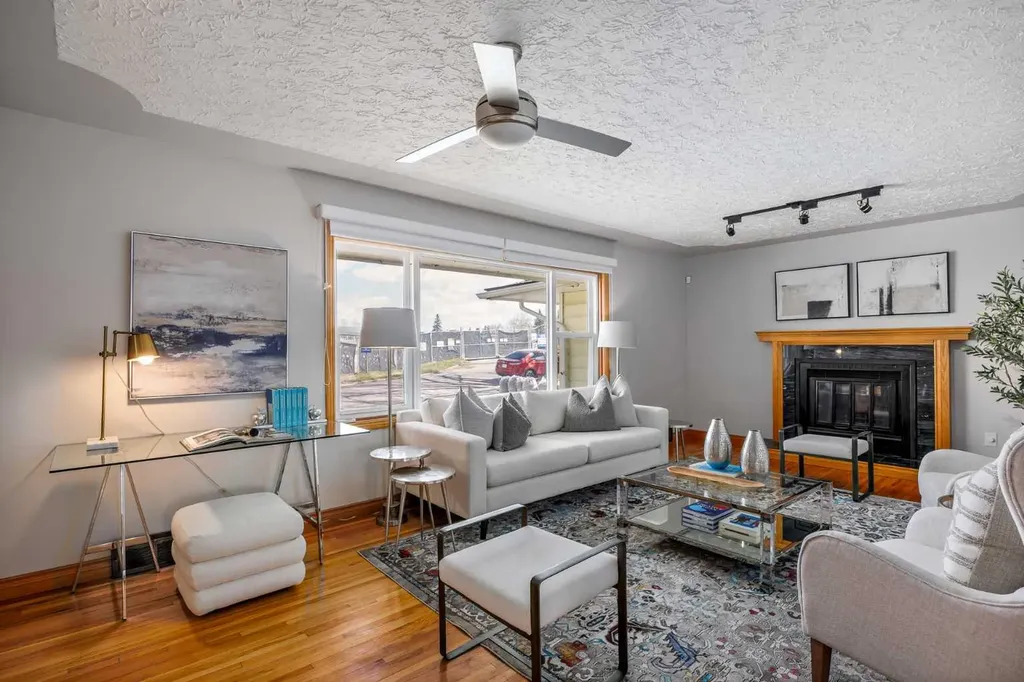 3003 25 Street SW Calgary AB T3E 1Y2