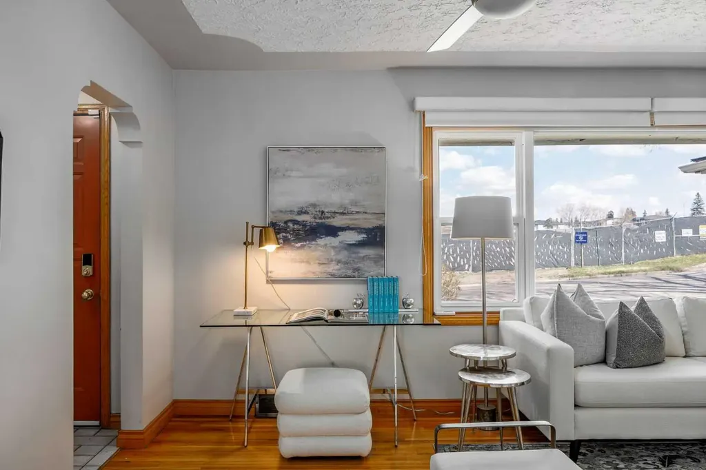 3003 25 Street SW Calgary AB T3E 1Y2