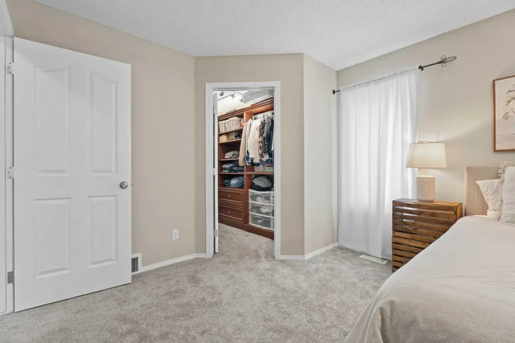 31 Brightondale Close SE Calgary AB T2Z 4M6