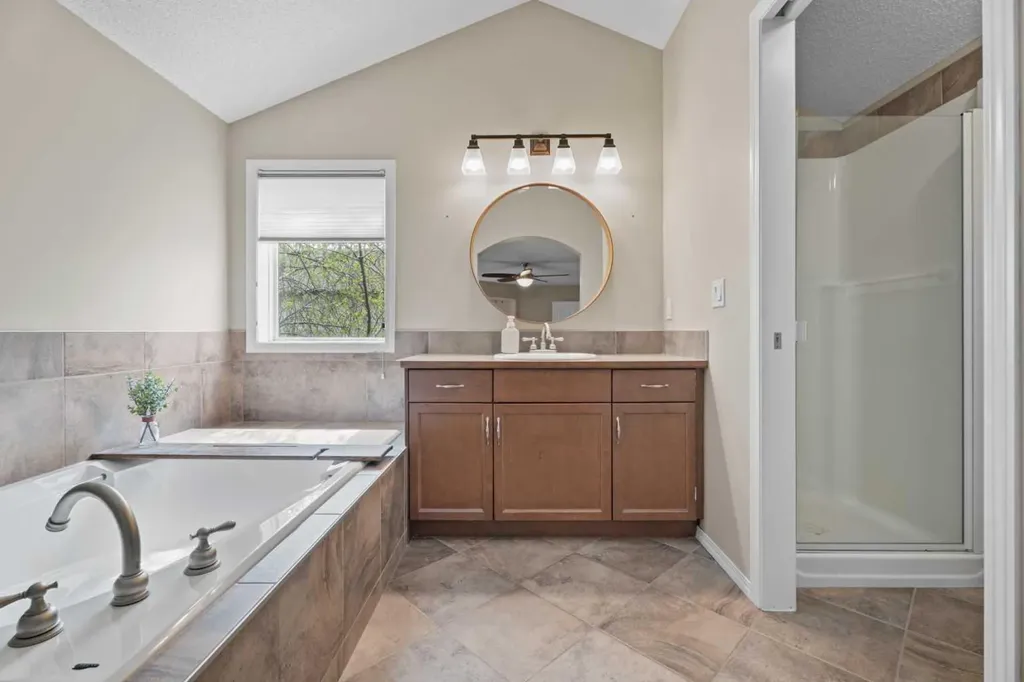31 Brightondale Close SE Calgary AB T2Z 4M6