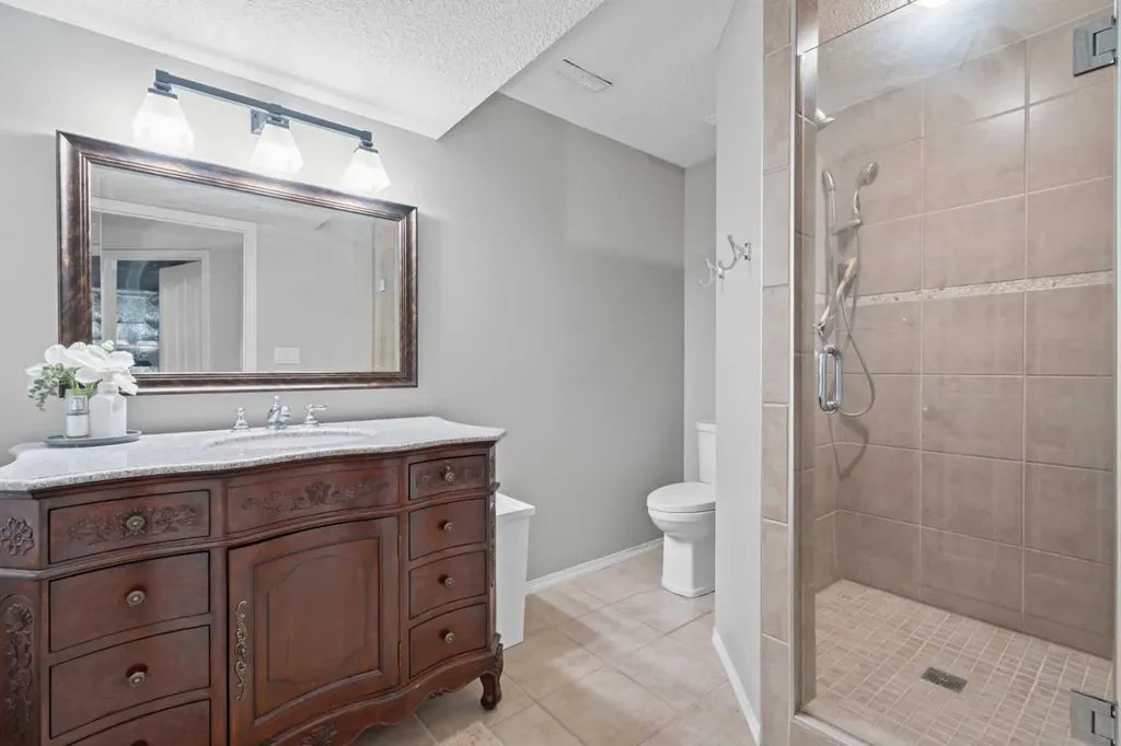31 Brightondale Close SE Calgary AB T2Z 4M6