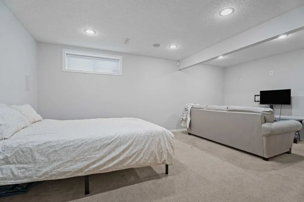 31 Brightondale Close SE Calgary AB T2Z 4M6
