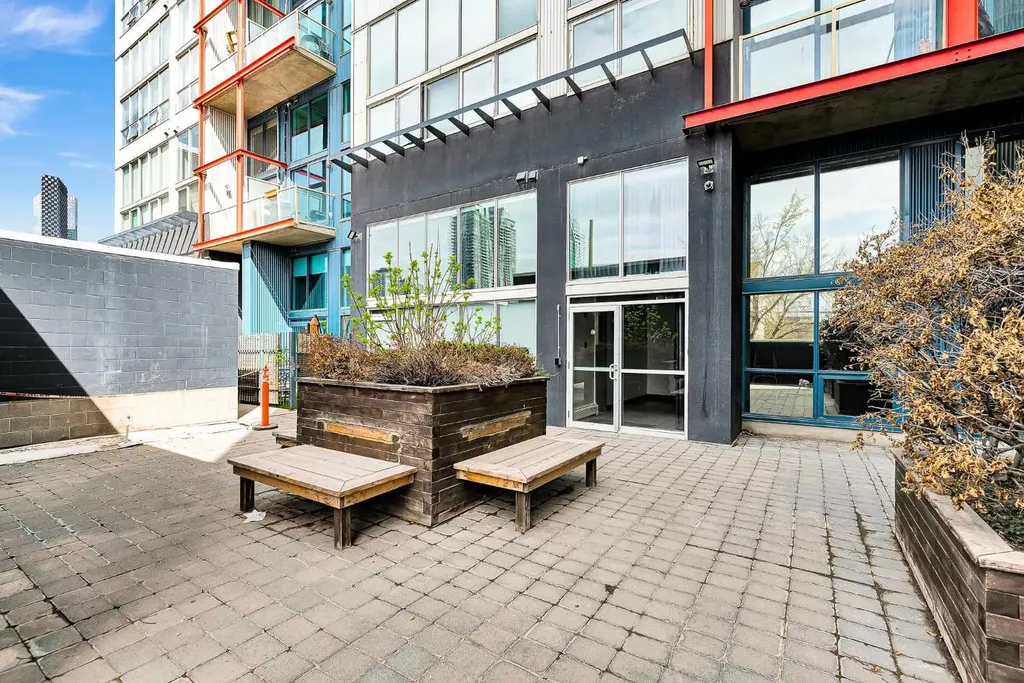 535 8 Avenue SE Calgary AB T2G 5S9