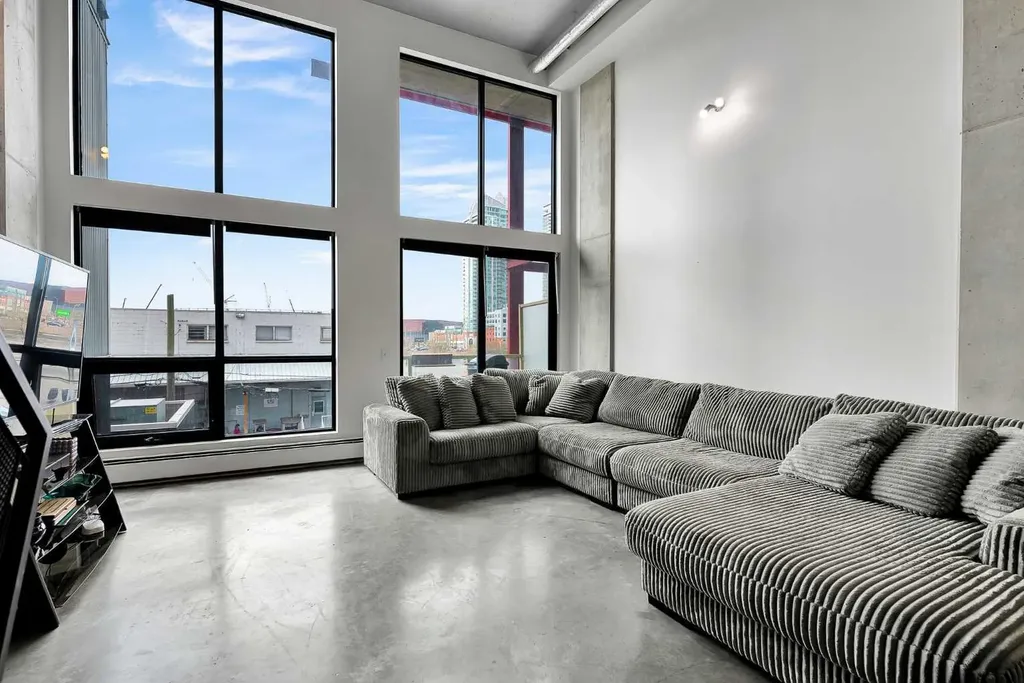 535 8 Avenue SE Calgary AB T2G 5S9