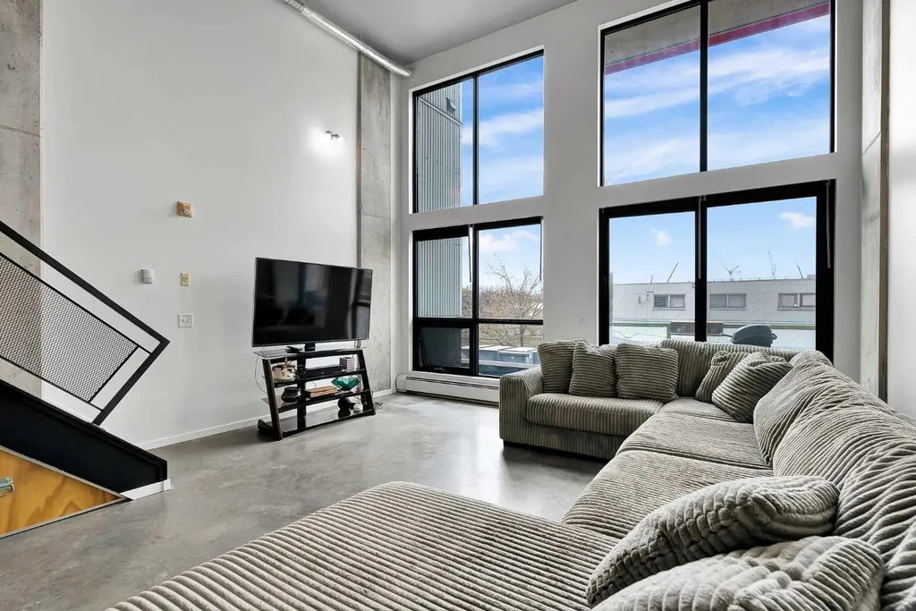 535 8 Avenue SE Calgary AB T2G 5S9