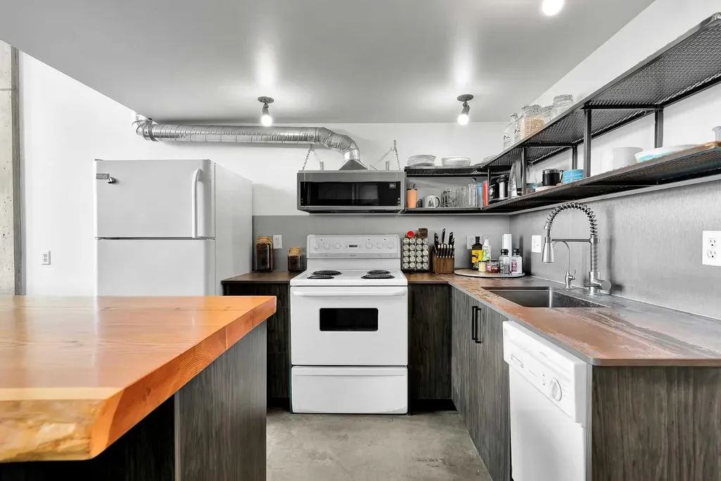 535 8 Avenue SE Calgary AB T2G 5S9