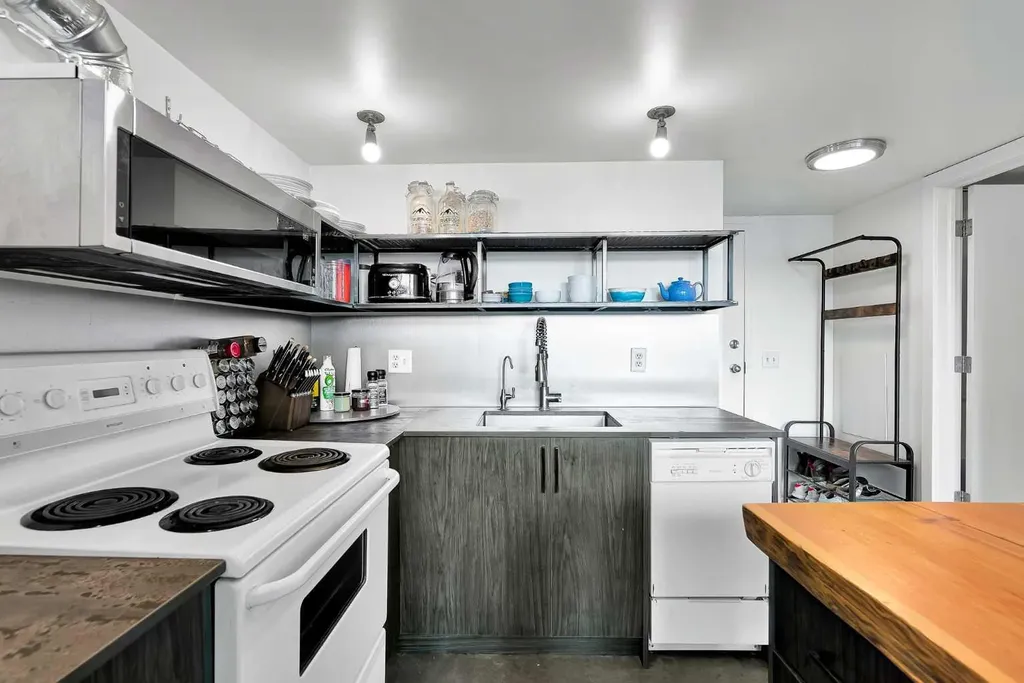 535 8 Avenue SE Calgary AB T2G 5S9