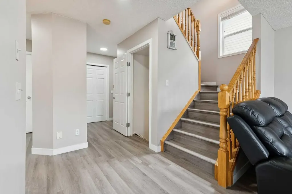 35 Saddletree Drive NE Calgary AB T3J 5C7