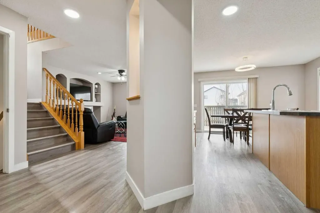 35 Saddletree Drive NE Calgary AB T3J 5C7