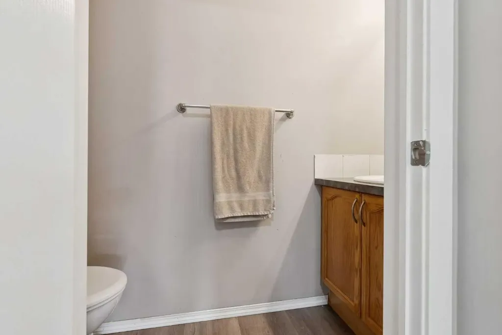 35 Saddletree Drive NE Calgary AB T3J 5C7