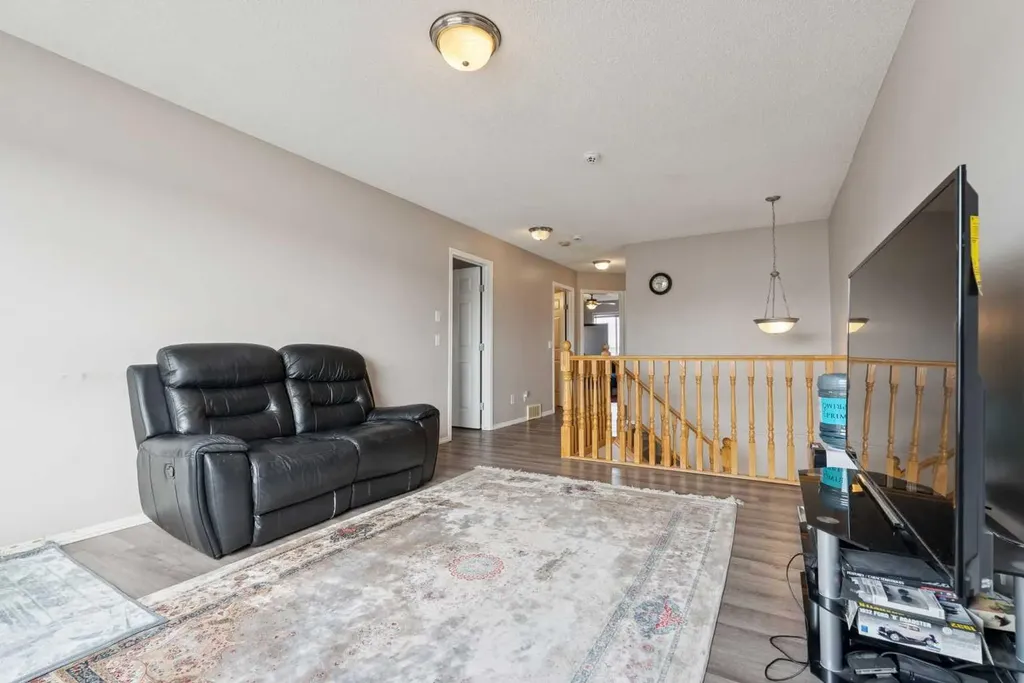 35 Saddletree Drive NE Calgary AB T3J 5C7