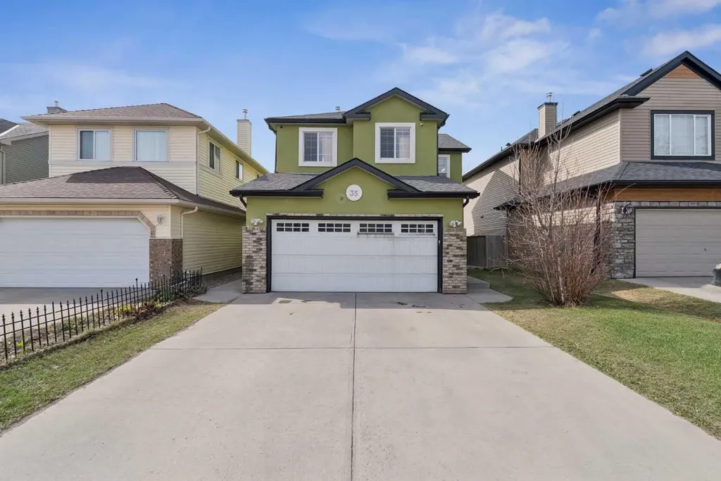 35 Saddletree Drive NE Calgary AB T3J 5C7
