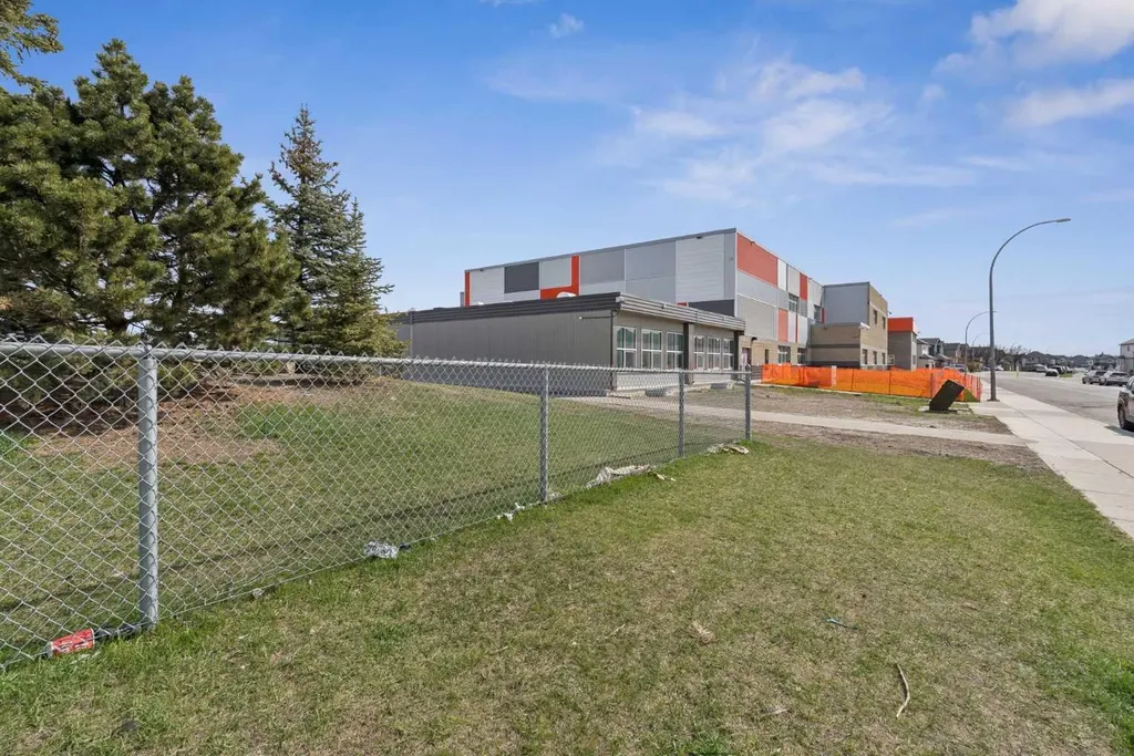 35 Saddletree Drive NE Calgary AB T3J 5C7