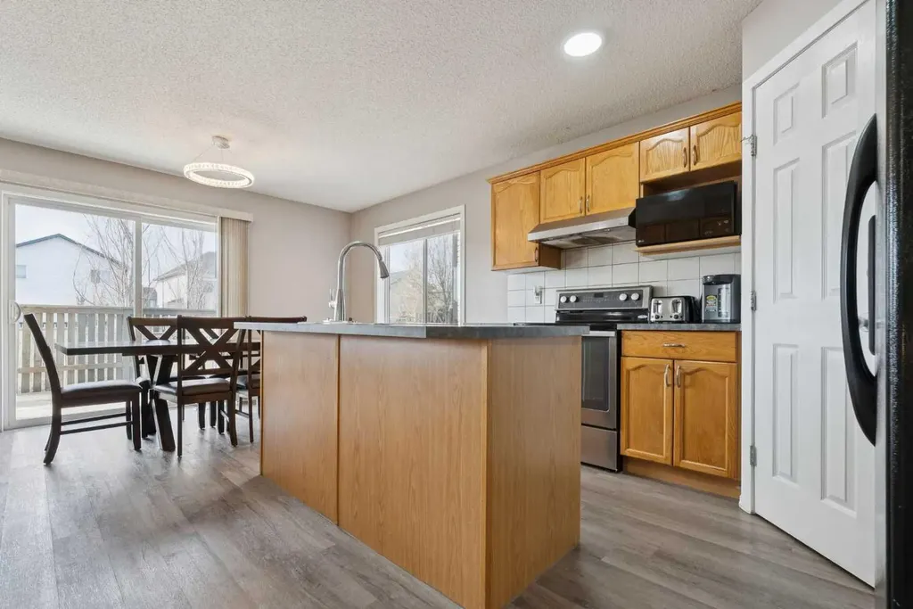 35 Saddletree Drive NE Calgary AB T3J 5C7