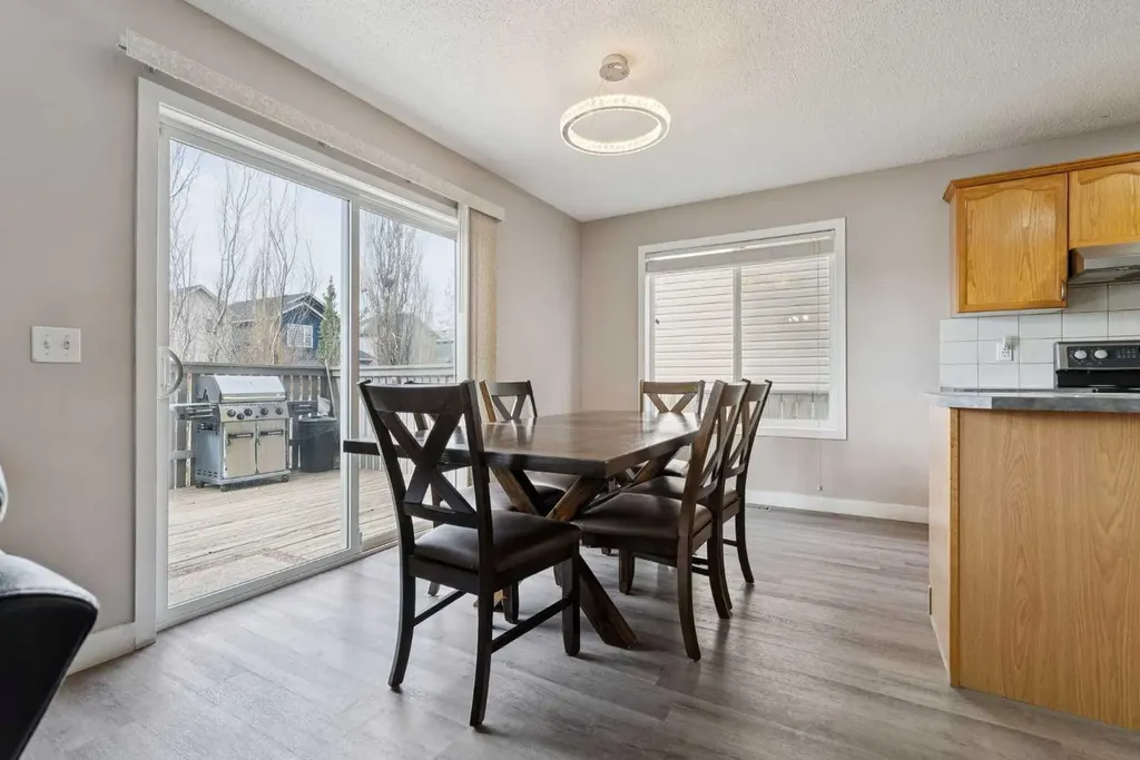 35 Saddletree Drive NE Calgary AB T3J 5C7