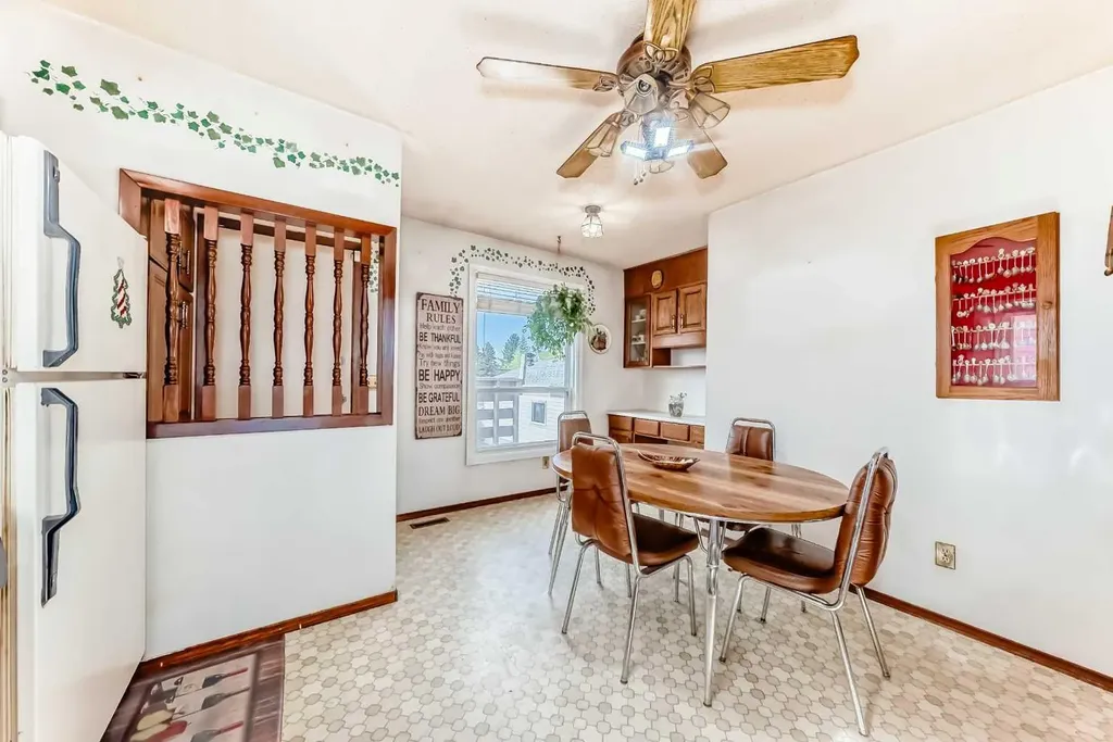 43 Mckenna Way SE Calgary AB T2Z 1X4
