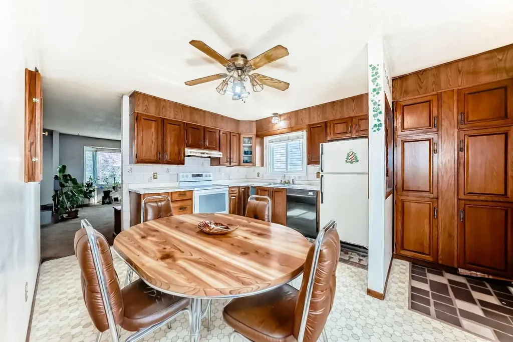 43 Mckenna Way SE Calgary AB T2Z 1X4