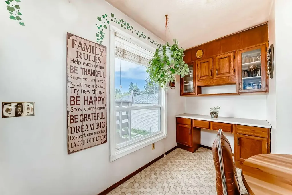 43 Mckenna Way SE Calgary AB T2Z 1X4