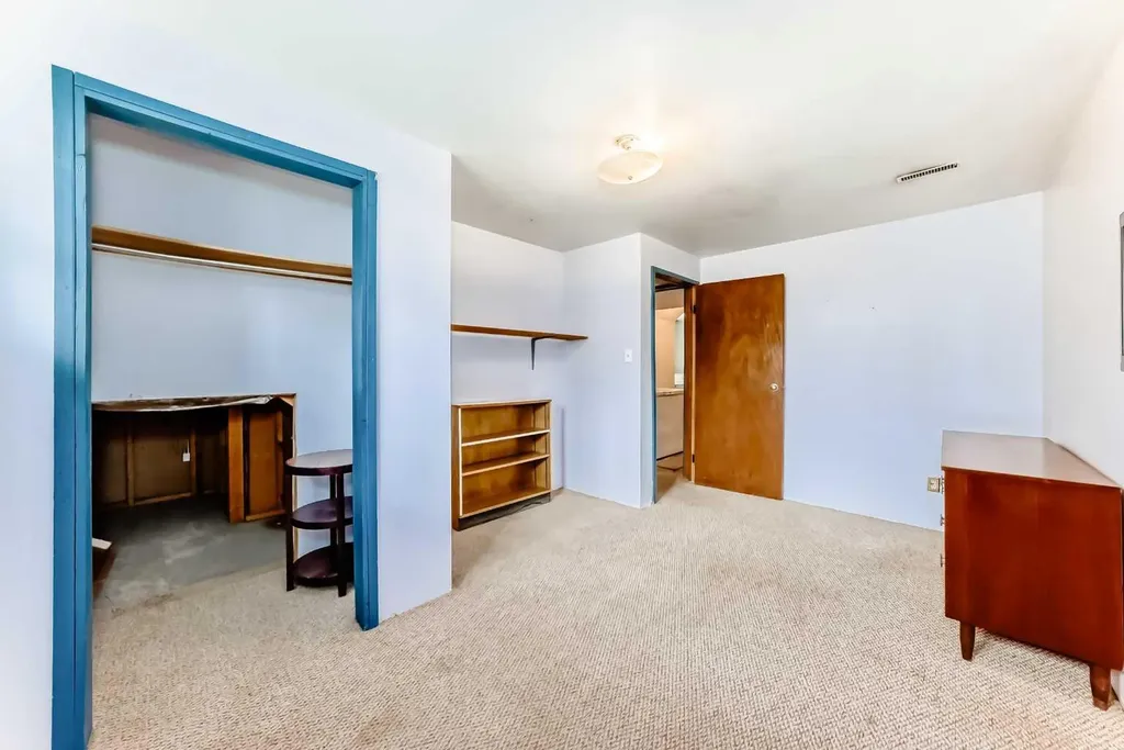 43 Mckenna Way SE Calgary AB T2Z 1X4