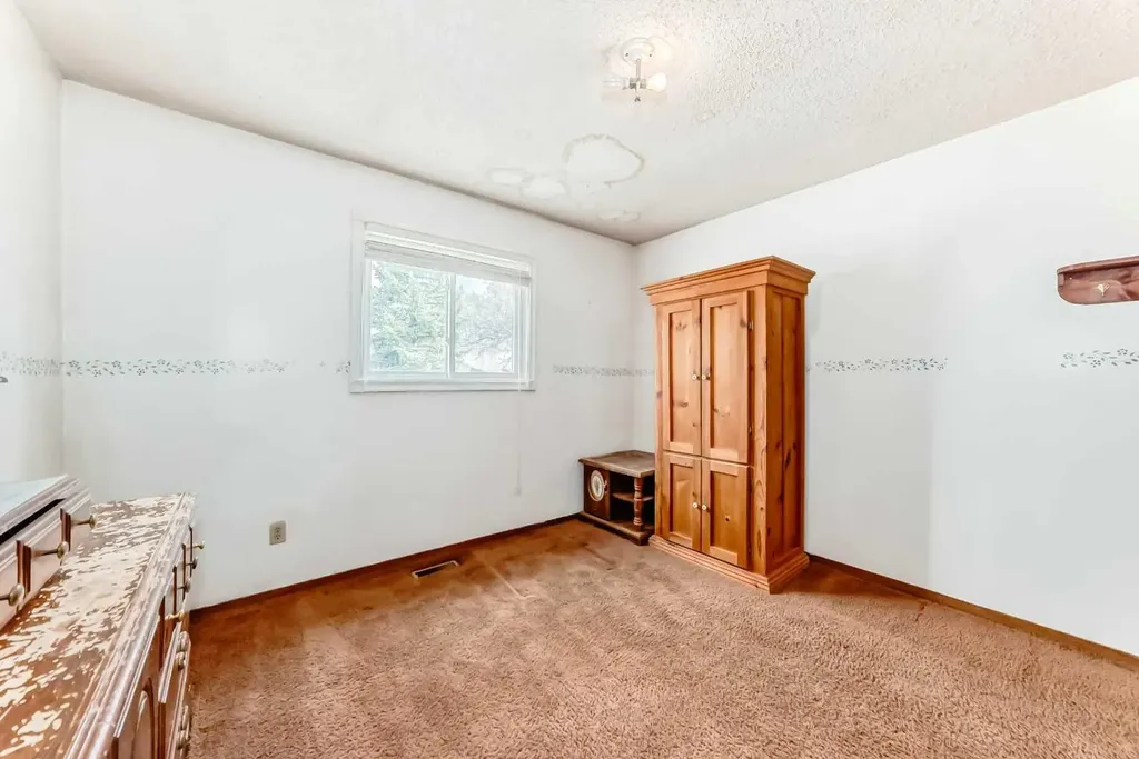 43 Mckenna Way SE Calgary AB T2Z 1X4