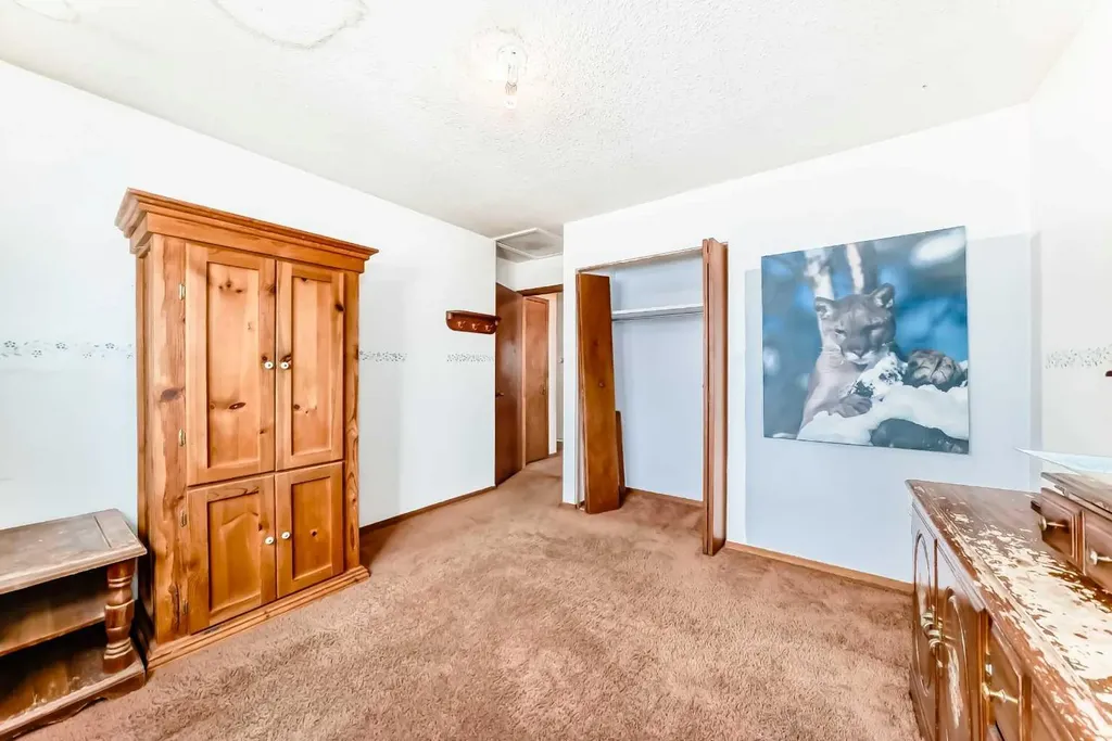 43 Mckenna Way SE Calgary AB T2Z 1X4