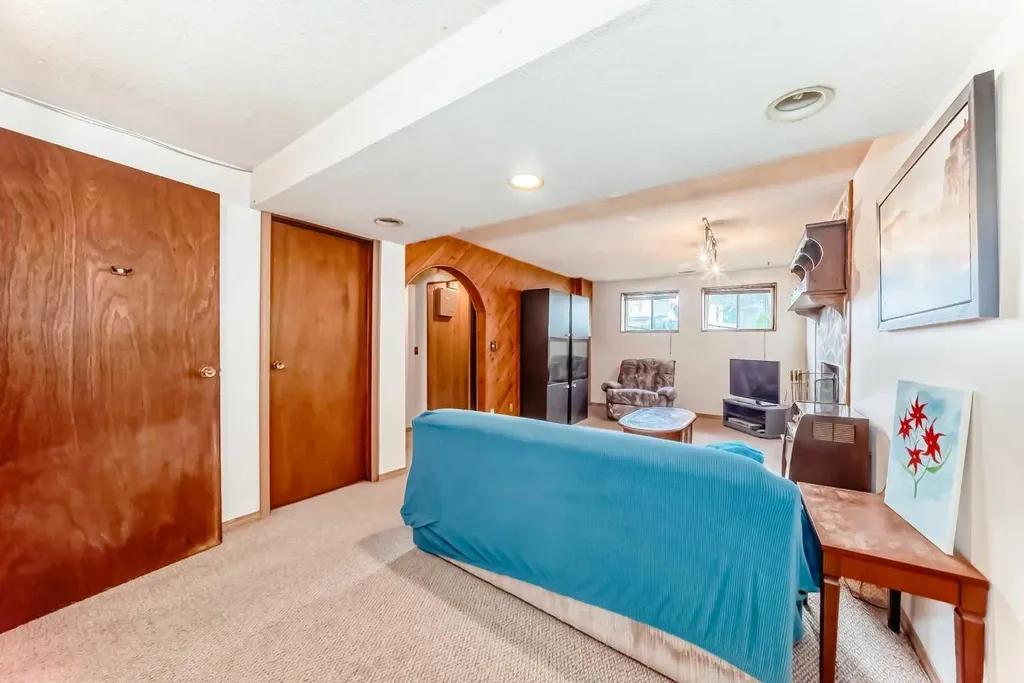 43 Mckenna Way SE Calgary AB T2Z 1X4