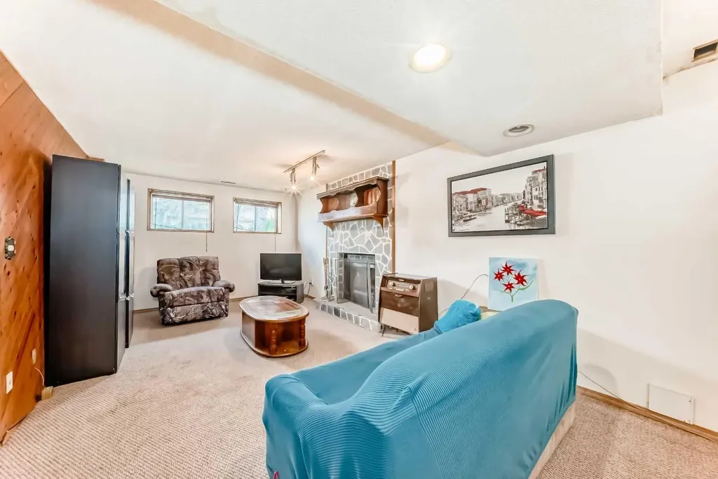 43 Mckenna Way SE Calgary AB T2Z 1X4