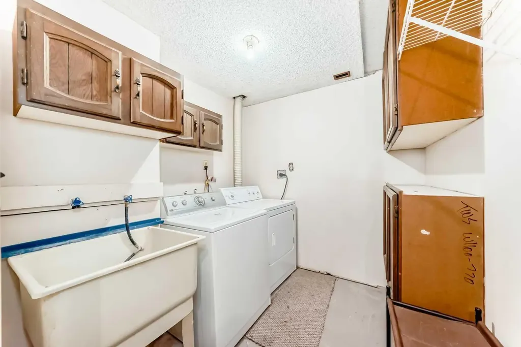 43 Mckenna Way SE Calgary AB T2Z 1X4