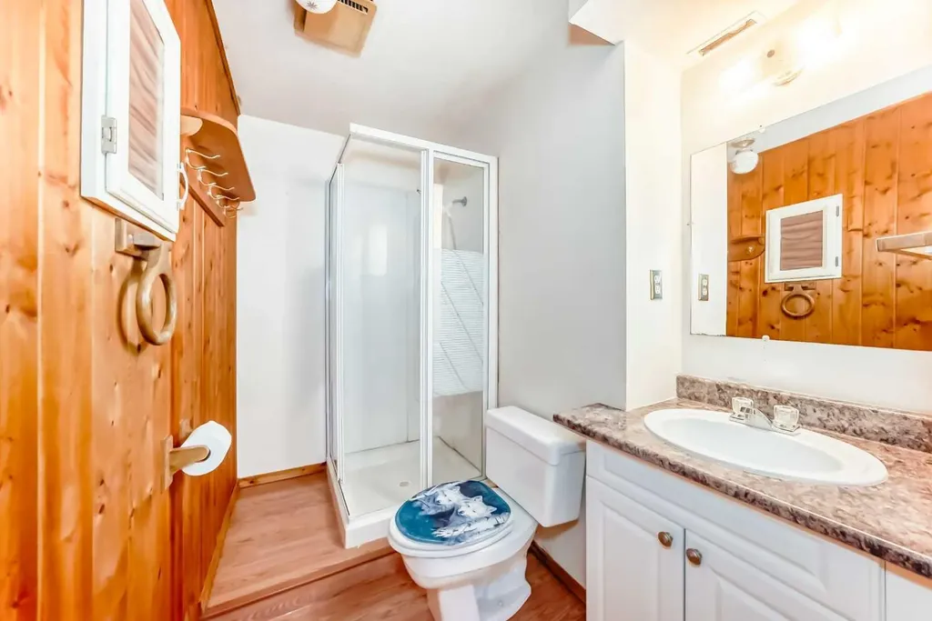 43 Mckenna Way SE Calgary AB T2Z 1X4