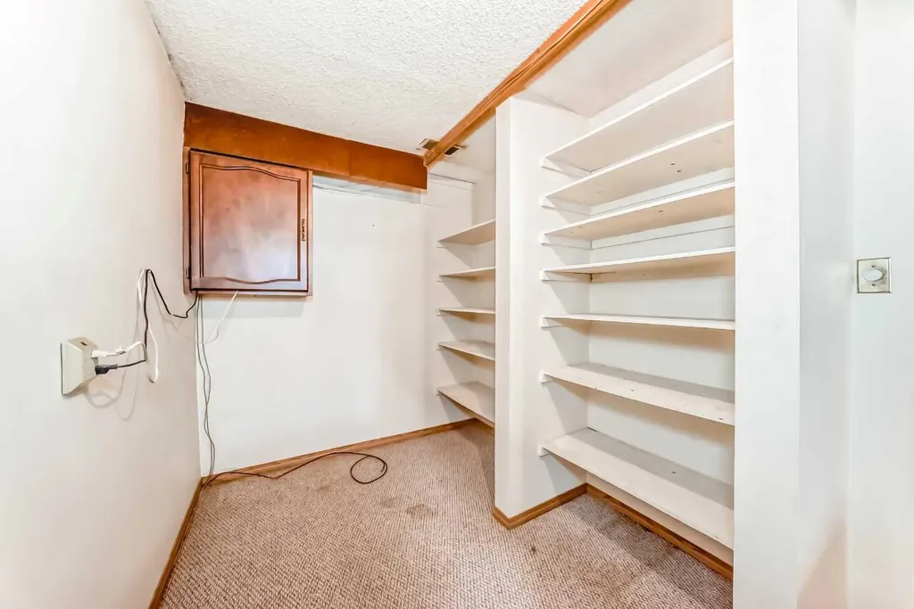 43 Mckenna Way SE Calgary AB T2Z 1X4