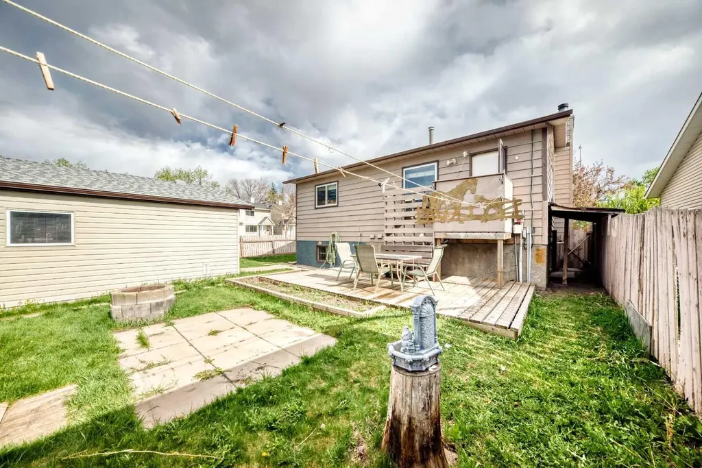 43 Mckenna Way SE Calgary AB T2Z 1X4