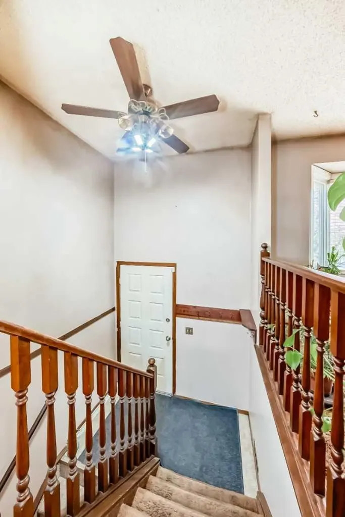 43 Mckenna Way SE Calgary AB T2Z 1X4