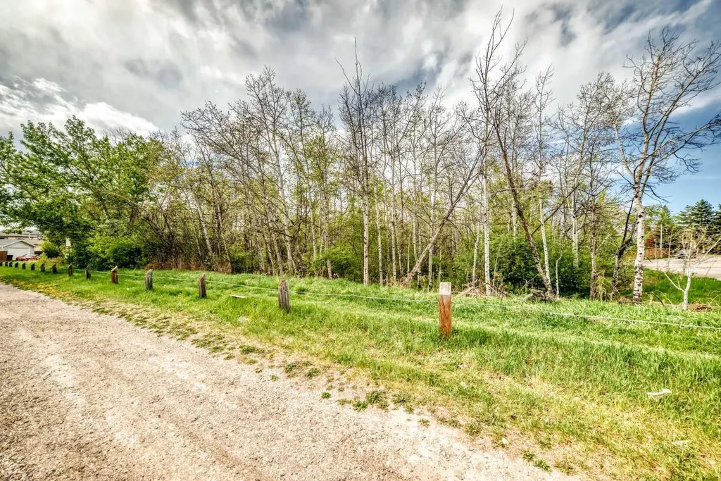 43 Mckenna Way SE Calgary AB T2Z 1X4