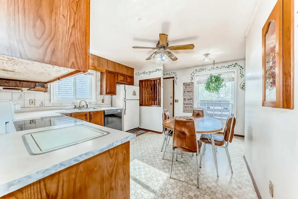 43 Mckenna Way SE Calgary AB T2Z 1X4