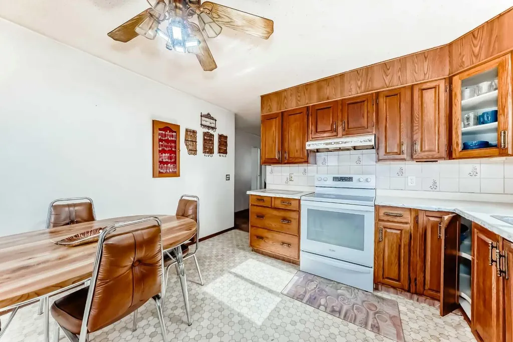 43 Mckenna Way SE Calgary AB T2Z 1X4
