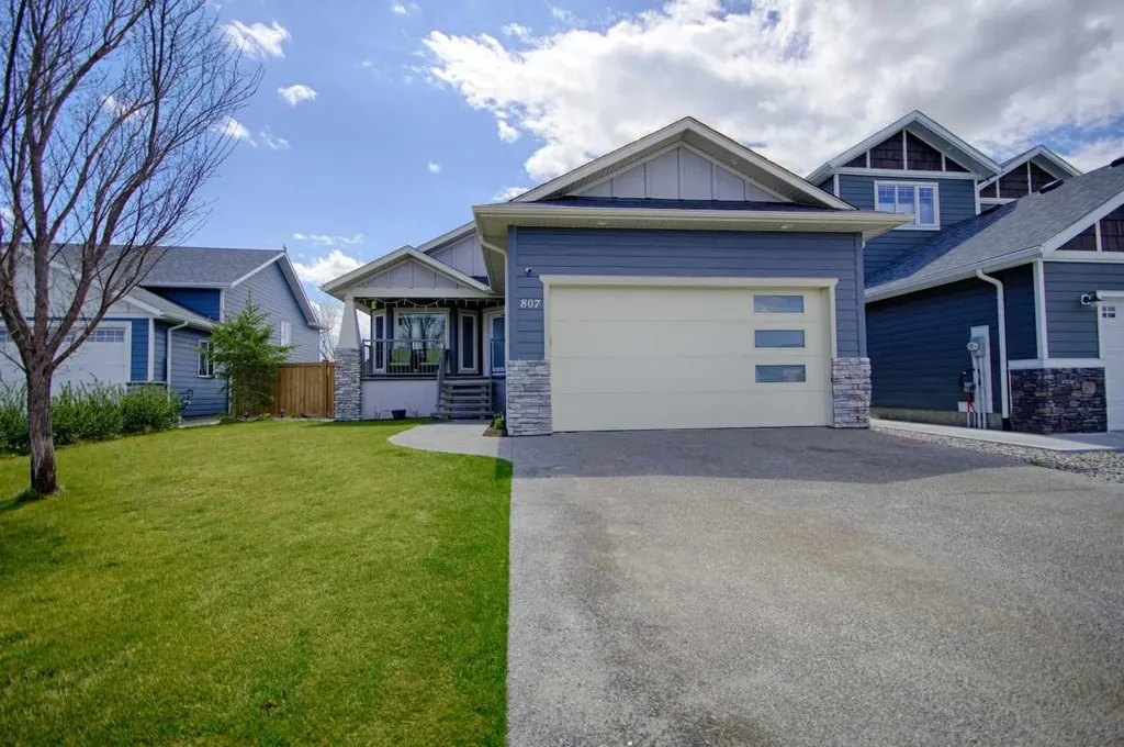 807 Sunset Place Picture Butte AB T0K 1V0