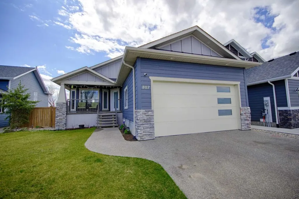 807 Sunset Place Picture Butte AB T0K 1V0