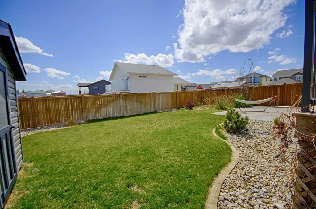 807 Sunset Place Picture Butte AB T0K 1V0
