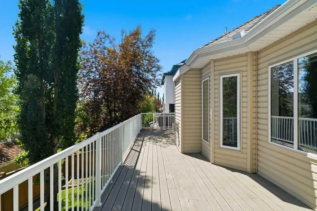 545 Rocky Ridge Bay NW Calgary AB T3G 4E7