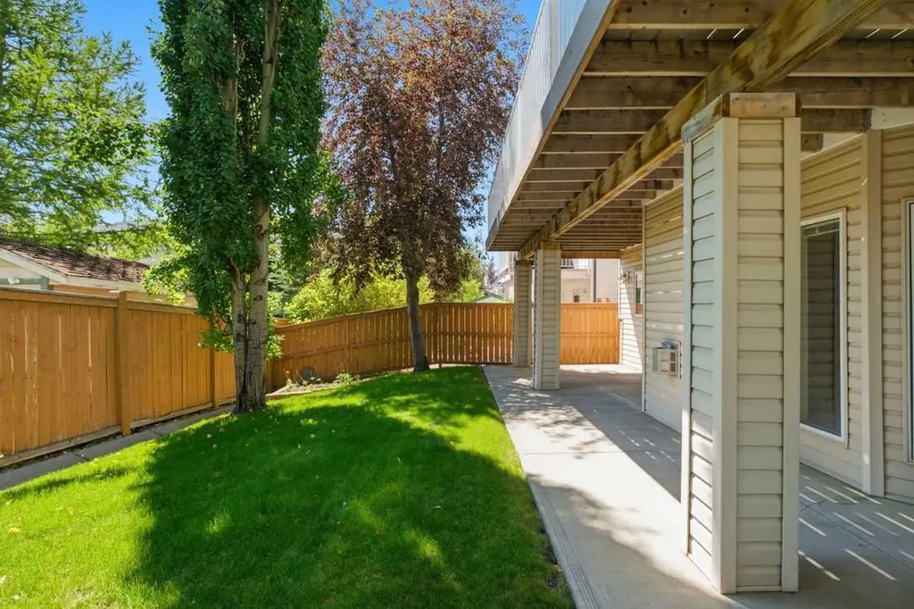 545 Rocky Ridge Bay NW Calgary AB T3G 4E7