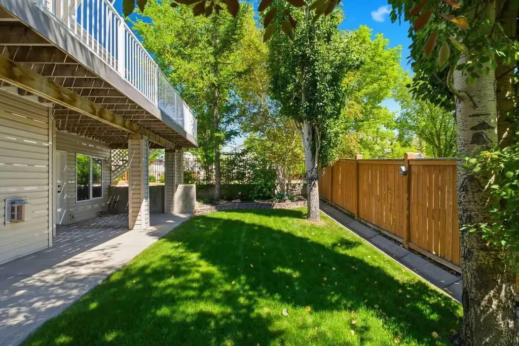 545 Rocky Ridge Bay NW Calgary AB T3G 4E7