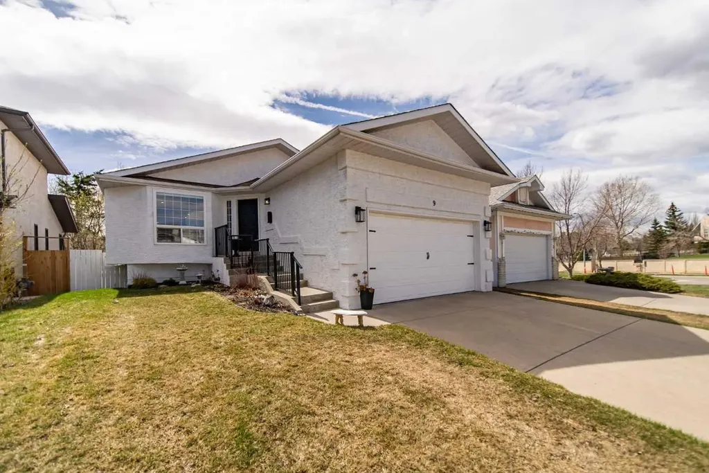 9 Scripps Landing NW Calgary AB T3L1V9